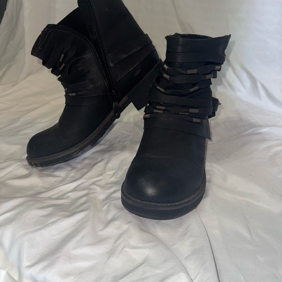 Boots - Picture 2 of 4